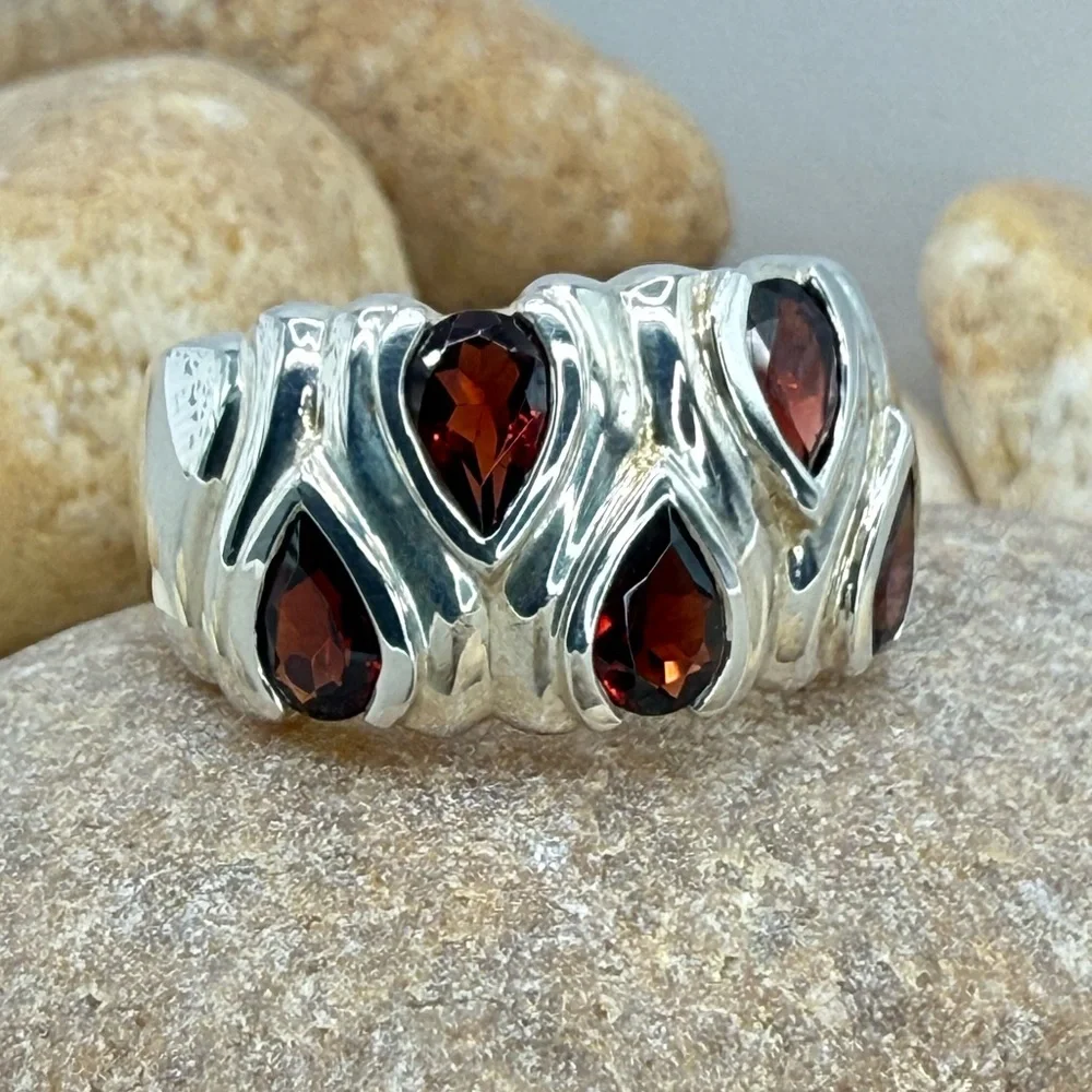 Vintage CNA Thailand Sterling Silver Garnet Band Ring Size 8